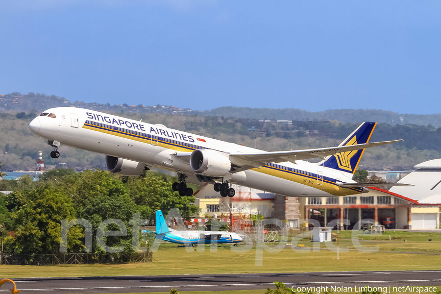 Singapore Airlines Boeing 787-10 Dreamliner (9V-SCD) | Photo 423656