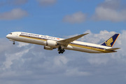 Singapore Airlines Boeing 787-10 Dreamliner (9V-SCD) at  Denpasar/Bali - Ngurah Rai International, Indonesia