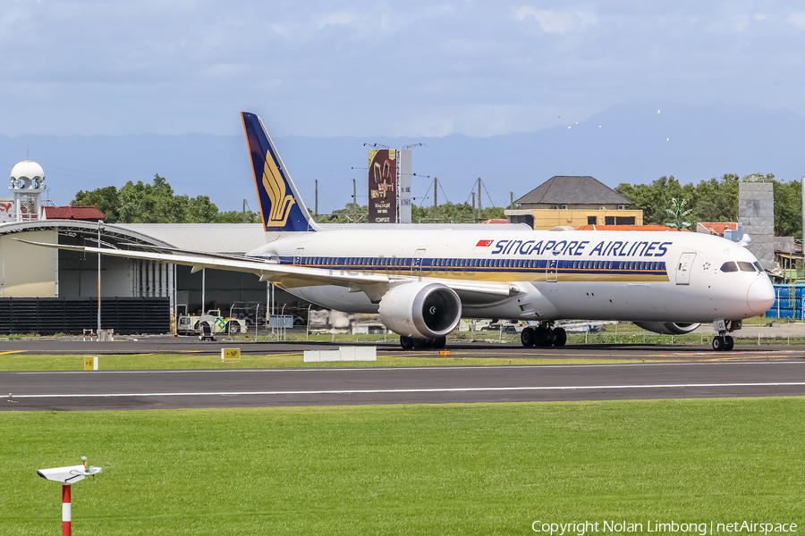 Singapore Airlines Boeing 787-10 Dreamliner (9V-SCE) | Photo 499660
