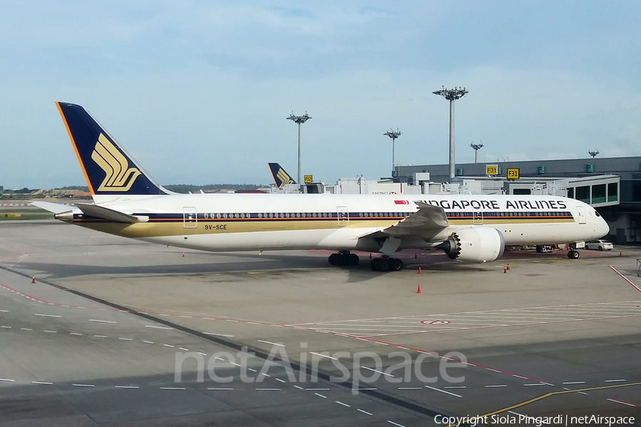 Singapore Airlines Boeing 787-10 Dreamliner (9V-SCE) | Photo 385564