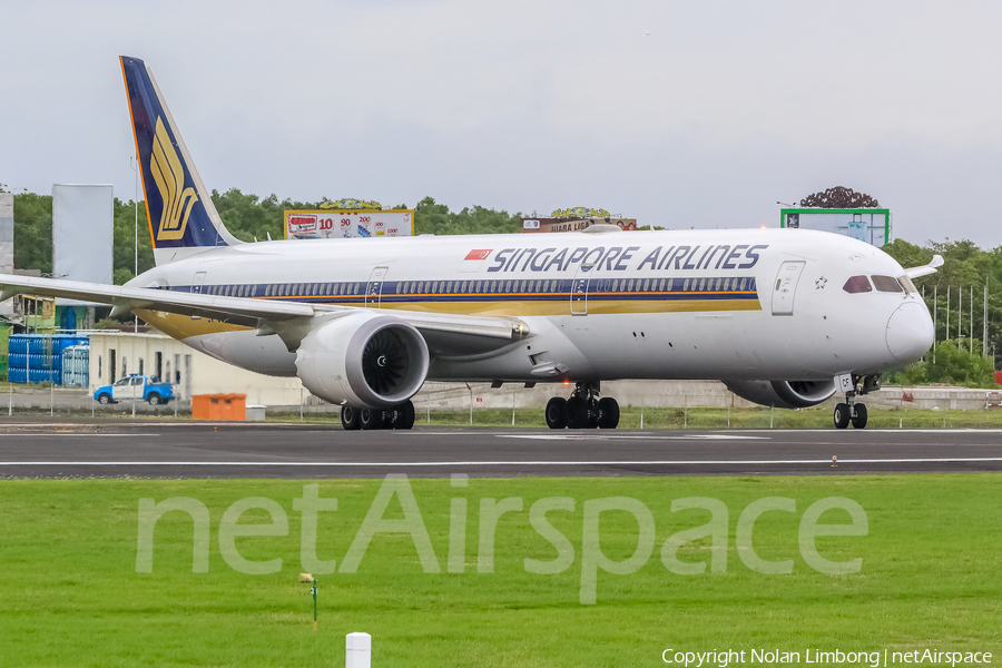 Singapore Airlines Boeing 787-10 Dreamliner (9V-SCF) | Photo 486252