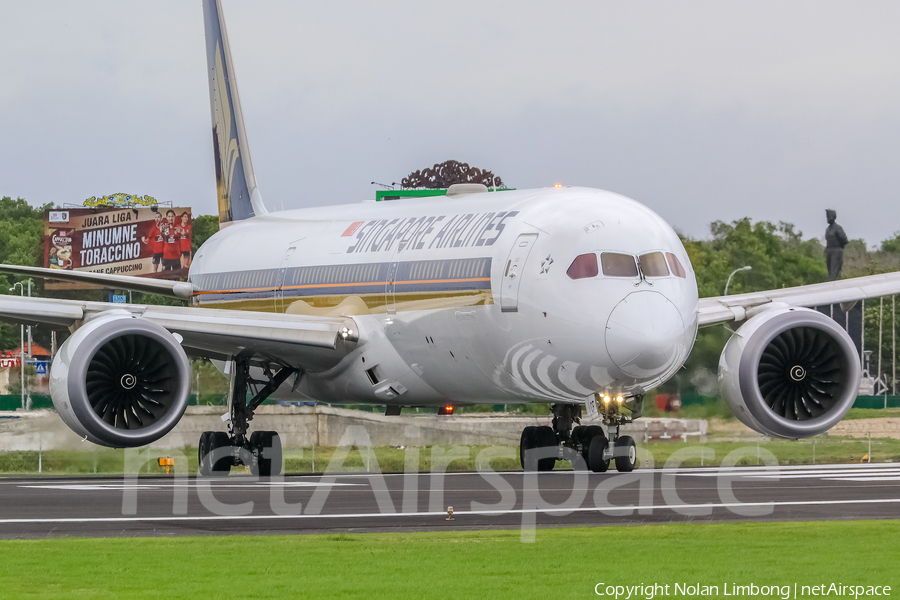 Singapore Airlines Boeing 787-10 Dreamliner (9V-SCF) | Photo 486253