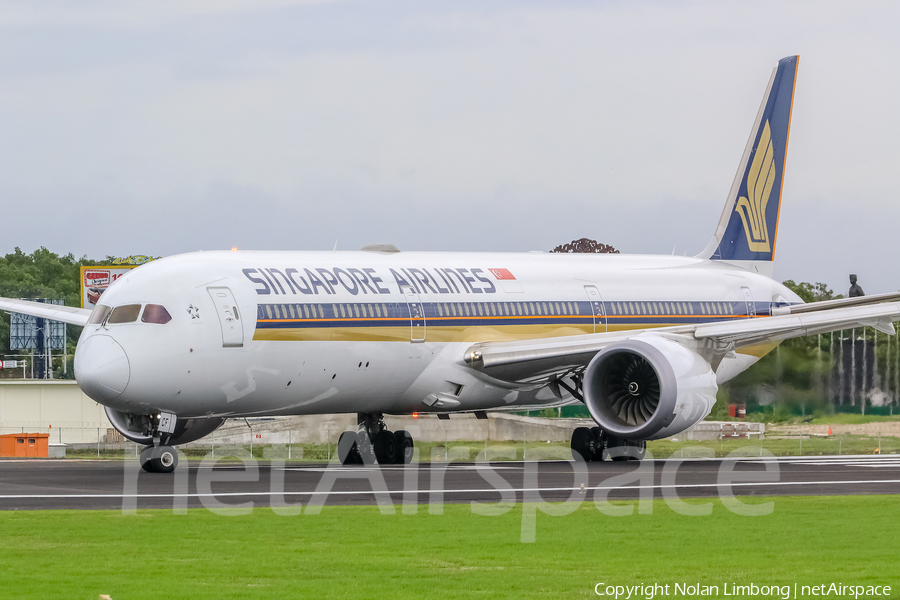 Singapore Airlines Boeing 787-10 Dreamliner (9V-SCF) | Photo 486257