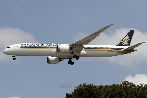 Singapore Airlines Boeing 787-10 Dreamliner (9V-SCH) at  Singapore - Changi, Singapore