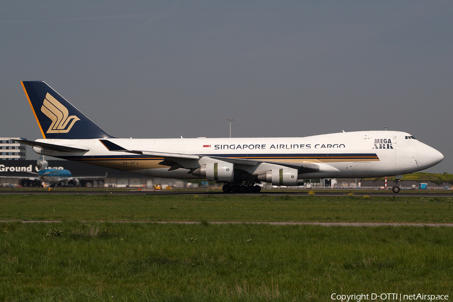 Singapore Airlines Cargo Boeing 747-412F (9V-SFJ) | Photo 199061