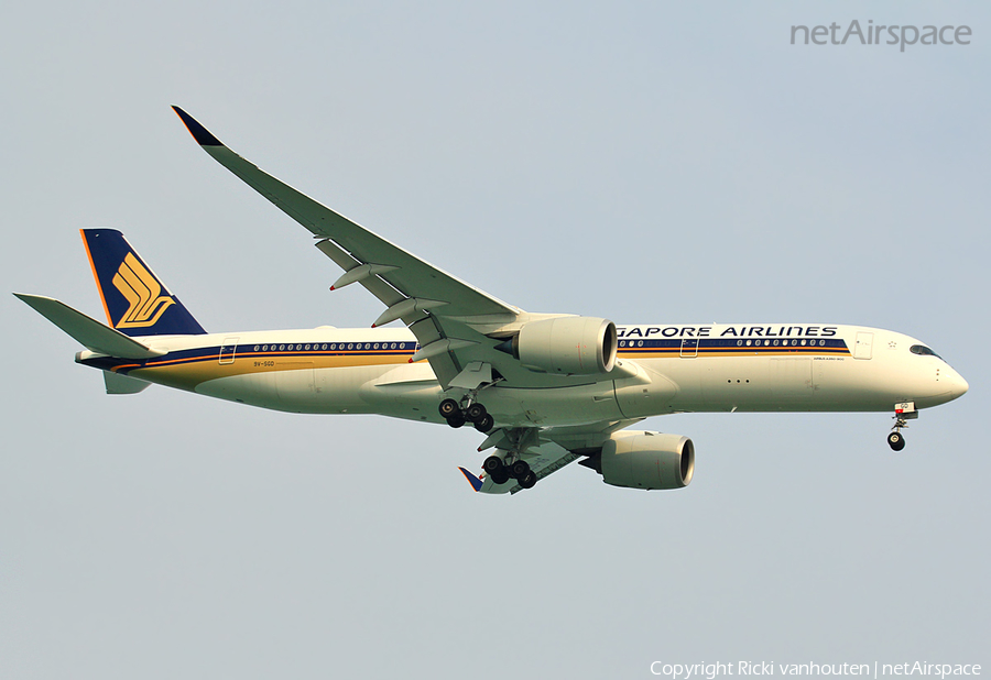 Singapore Airlines Airbus A340-541 (9V-SGD) | Photo 371296
