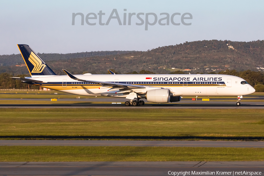 Singapore Airlines Airbus A350-941 (9V-SHE) | Photo 391742