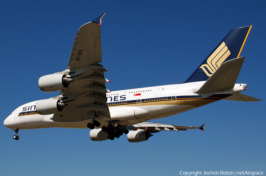 Singapore Airlines Airbus A380-841 (9V-SKA) | Photo 13638
