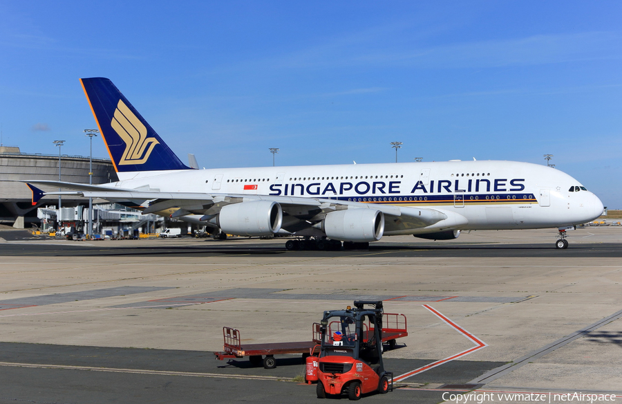 Singapore Airlines Airbus A380-841 (9V-SKG) | Photo 127384