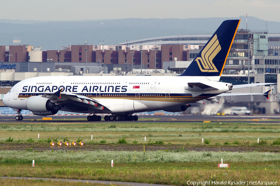 Singapore Airlines Airbus A380-841 (9V-SKG) | Photo 303200