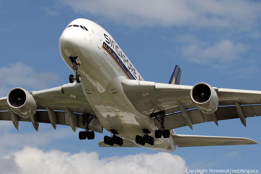 Singapore Airlines Airbus A380-841 (9V-SKH) | Photo 7380