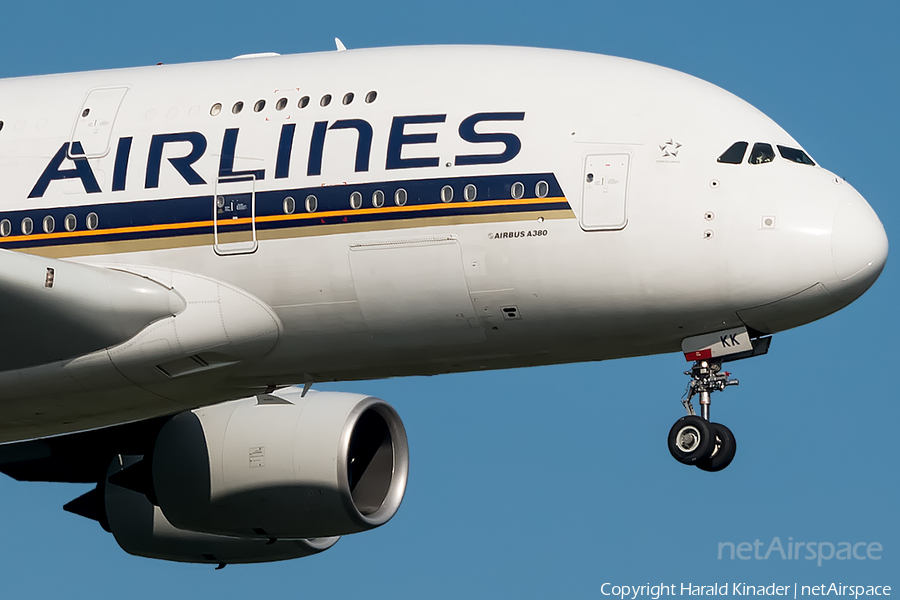 Singapore Airlines Airbus A380-841 (9V-SKK) | Photo 359344