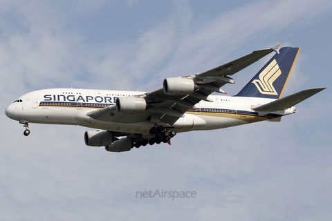 Singapore Airlines Airbus A380-841 (9V-SKN) at  Singapore - Changi, Singapore