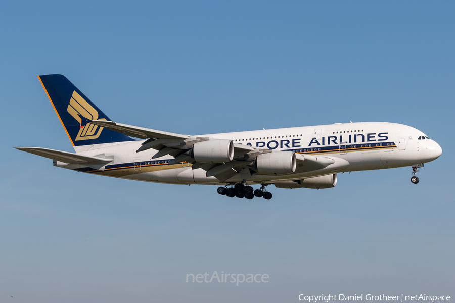 Singapore Airlines Airbus A380-841 (9V-SKR) | Photo 108837
