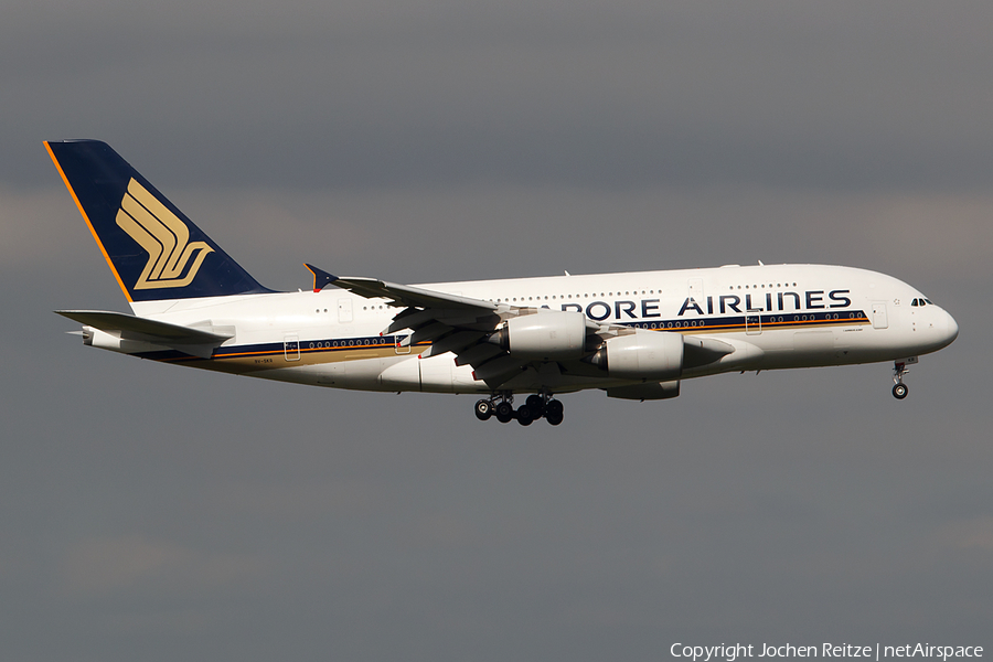 Singapore Airlines Airbus A380-841 (9V-SKR) | Photo 125487