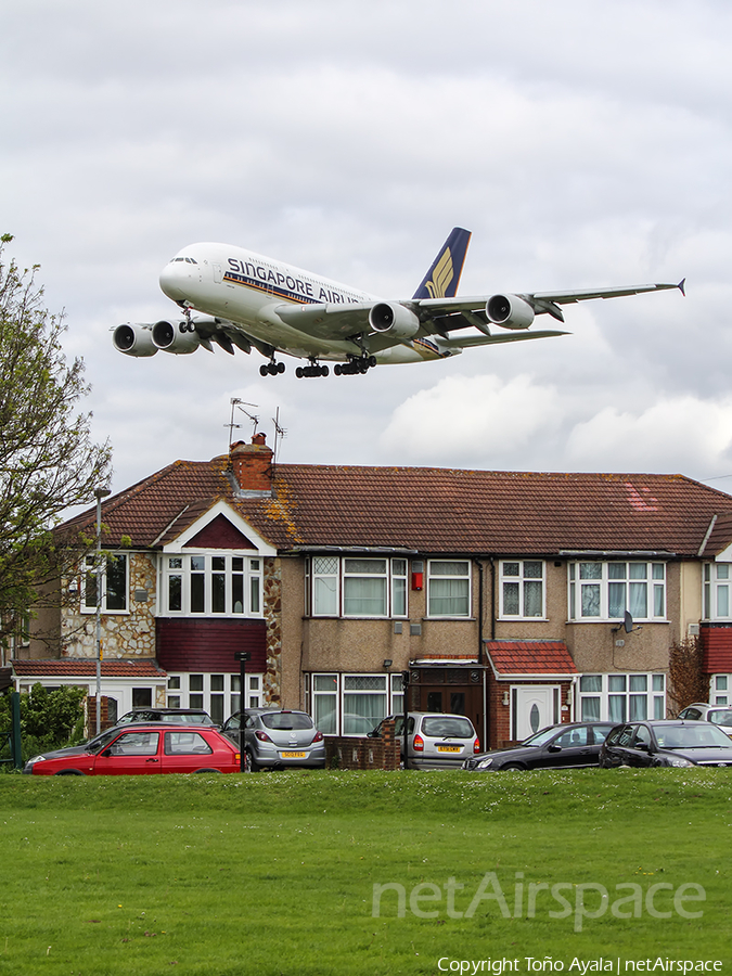 Singapore Airlines Airbus A380-841 (9V-SKR) | Photo 458876