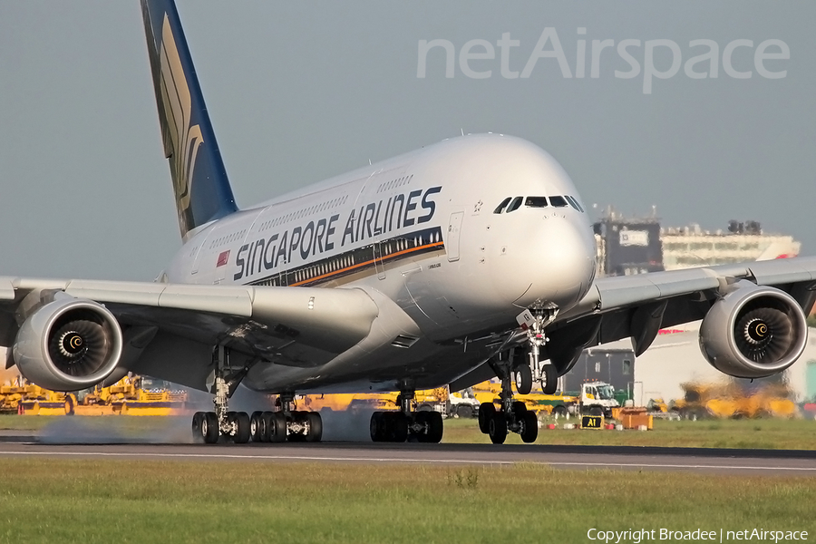 Singapore Airlines Airbus A380-841 (9V-SKR) | Photo 7274
