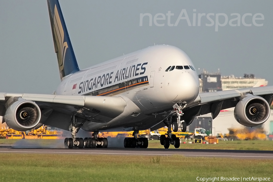 Singapore Airlines Airbus A380-841 (9V-SKR) | Photo 7274