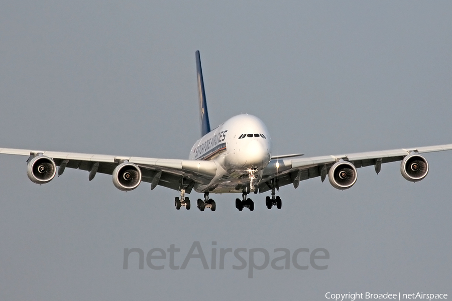 Singapore Airlines Airbus A380-841 (9V-SKR) | Photo 7378