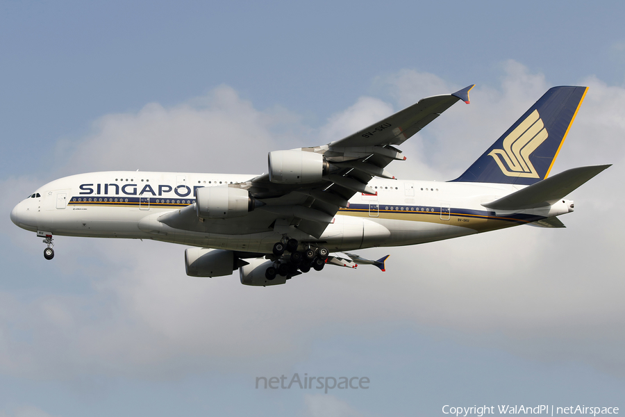 Singapore Airlines Airbus A380-841 (9V-SKU) | Photo 613524