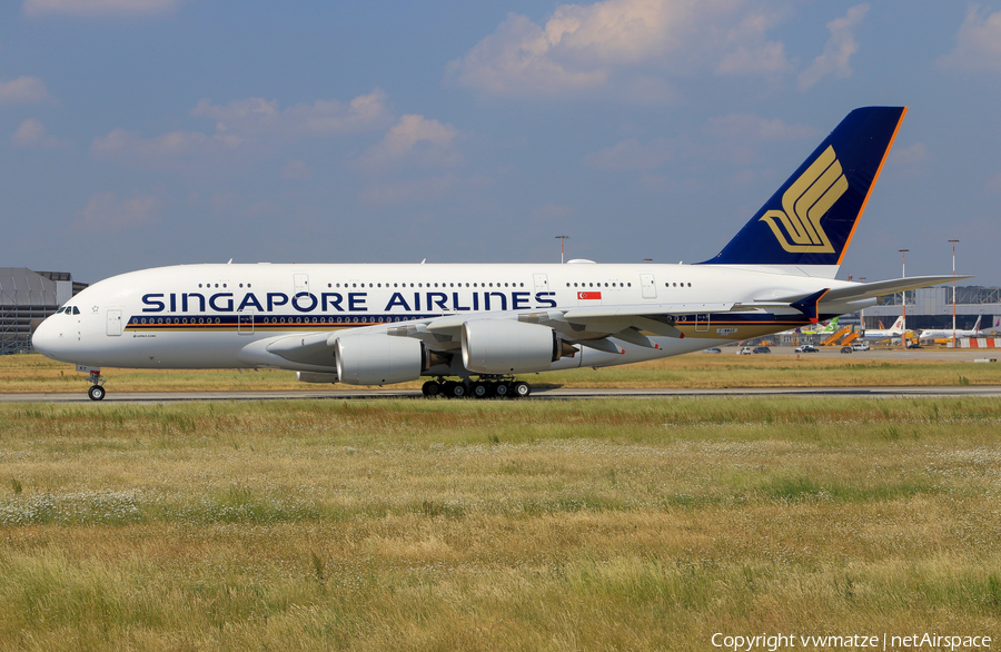 Singapore Airlines Airbus A380-841 (9V-SKY) | Photo 246222