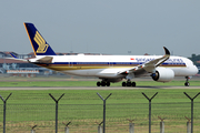 Singapore Airlines Airbus A350-941 (9V-SMB) at  Jakarta - Soekarno-Hatta International, Indonesia