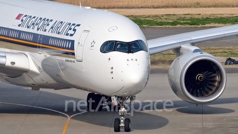 Singapore Airlines Airbus A350-941 (9V-SMF) at  Tokyo - Haneda International, Japan