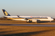 Singapore Airlines Airbus A350-941 (9V-SMM) at  Manchester - International (Ringway), United Kingdom