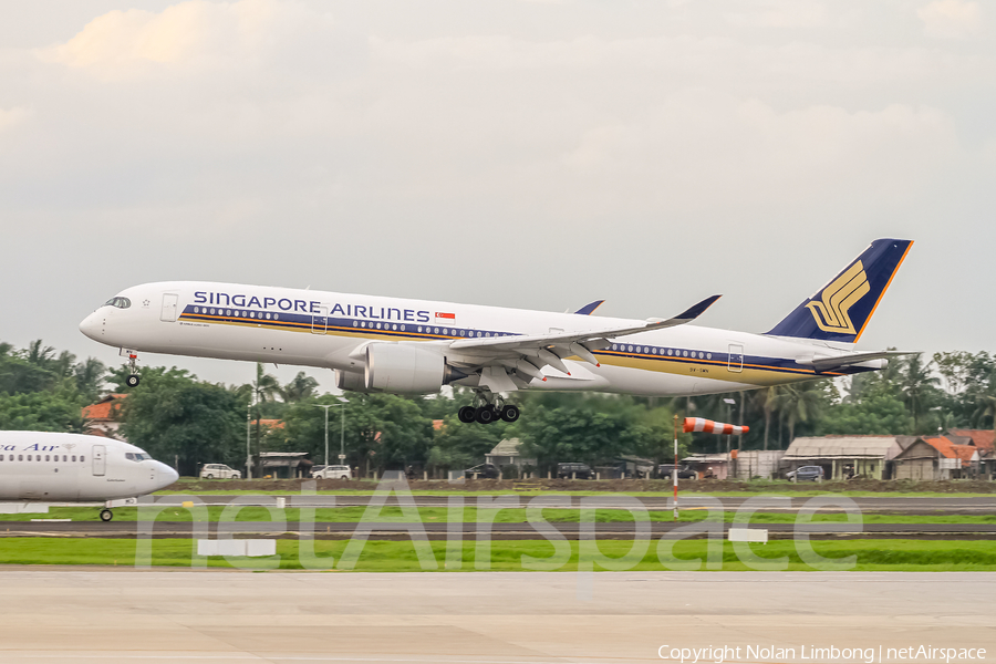 Singapore Airlines Boeing 747-412 (9V-SMN) | Photo 423663
