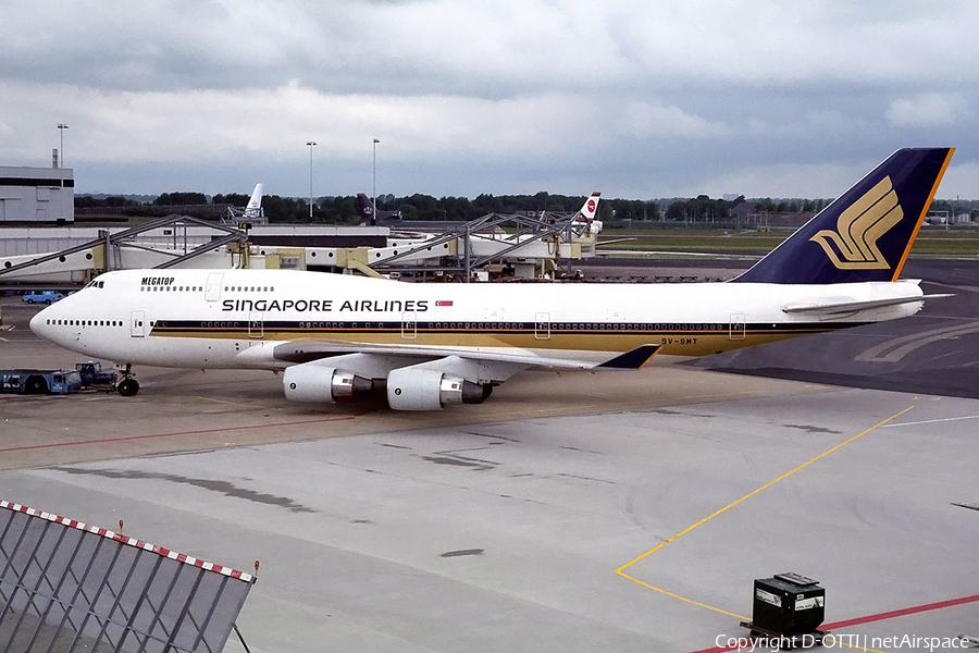 Singapore Airlines Boeing 747-412 (9V-SMT) | Photo 143102
