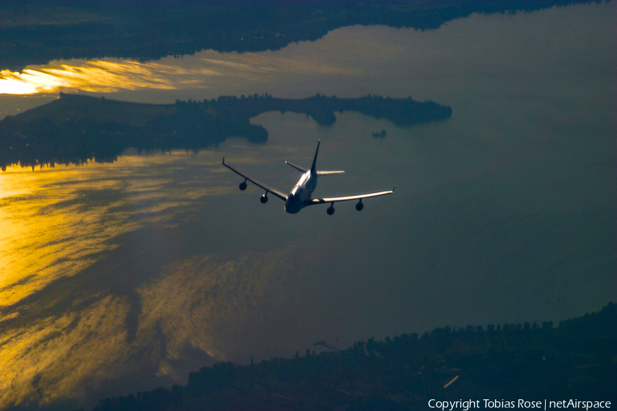 Singapore Airlines Boeing 747-412 (9V-SMY) | Photo 304627