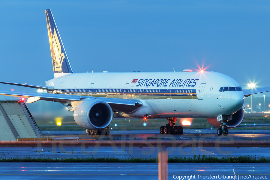 Singapore Airlines Boeing 777-312(ER) (9V-SNB) | Photo 146085