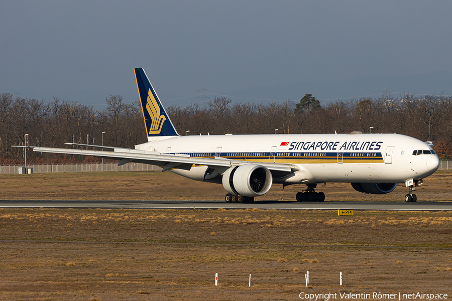 Singapore Airlines Boeing 777-312(ER) (9V-SNC) | Photo 614333