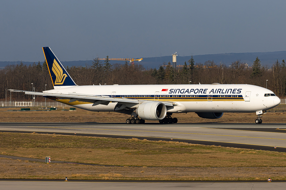 Singapore Airlines Boeing 777-312(ER) (9V-SNC) at  Frankfurt am Main, Germany