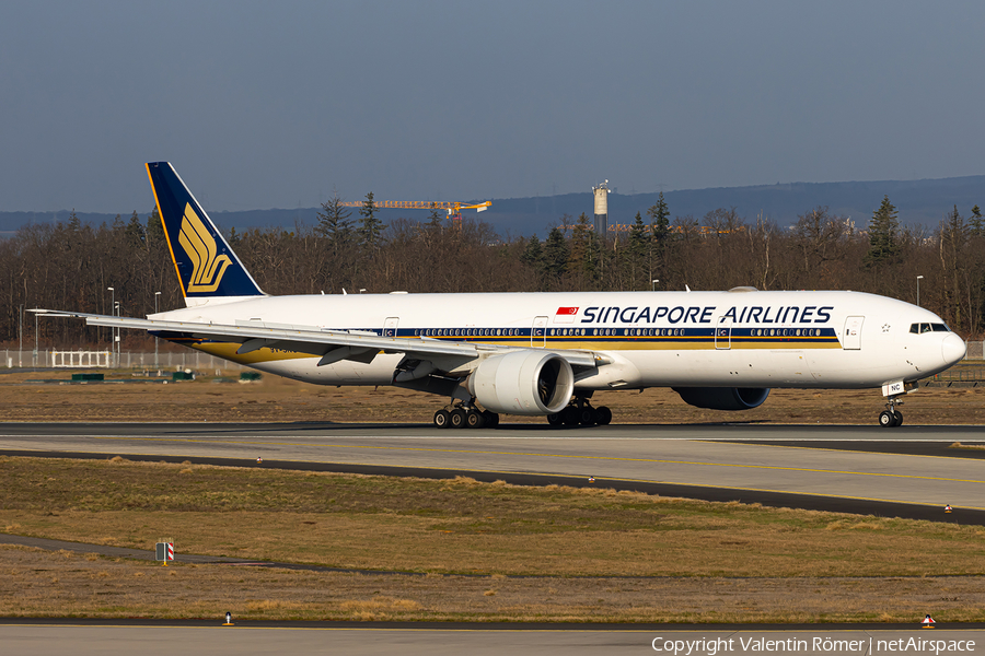 Singapore Airlines Boeing 777-312(ER) (9V-SNC) | Photo 614334