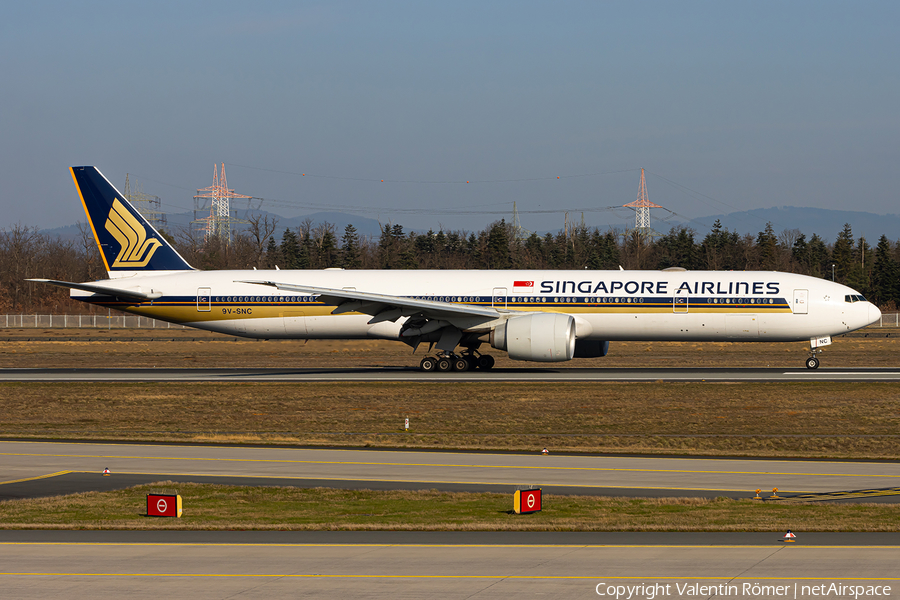 Singapore Airlines Boeing 777-312(ER) (9V-SNC) | Photo 614335