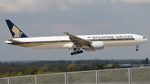 Singapore Airlines Boeing 777-312(ER) (9V-SNC) at  London - Heathrow, United Kingdom