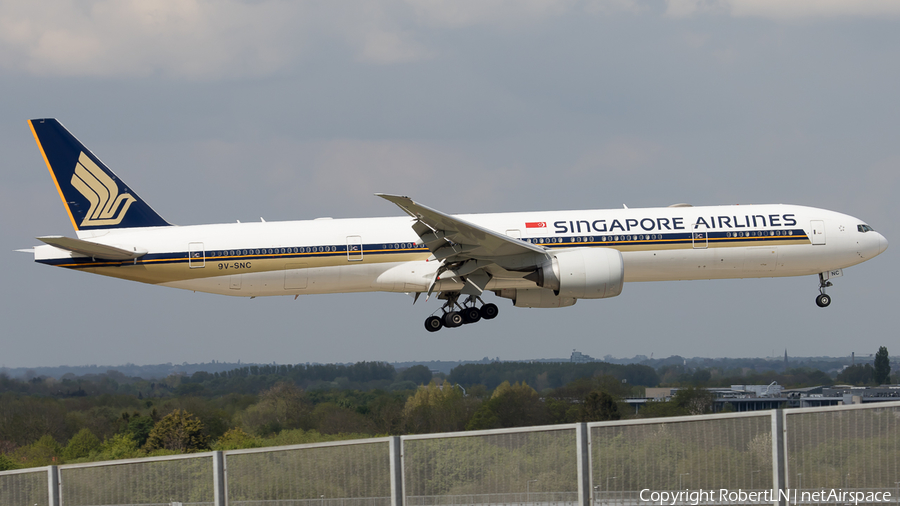Singapore Airlines Boeing 777-312(ER) (9V-SNC) | Photo 593693