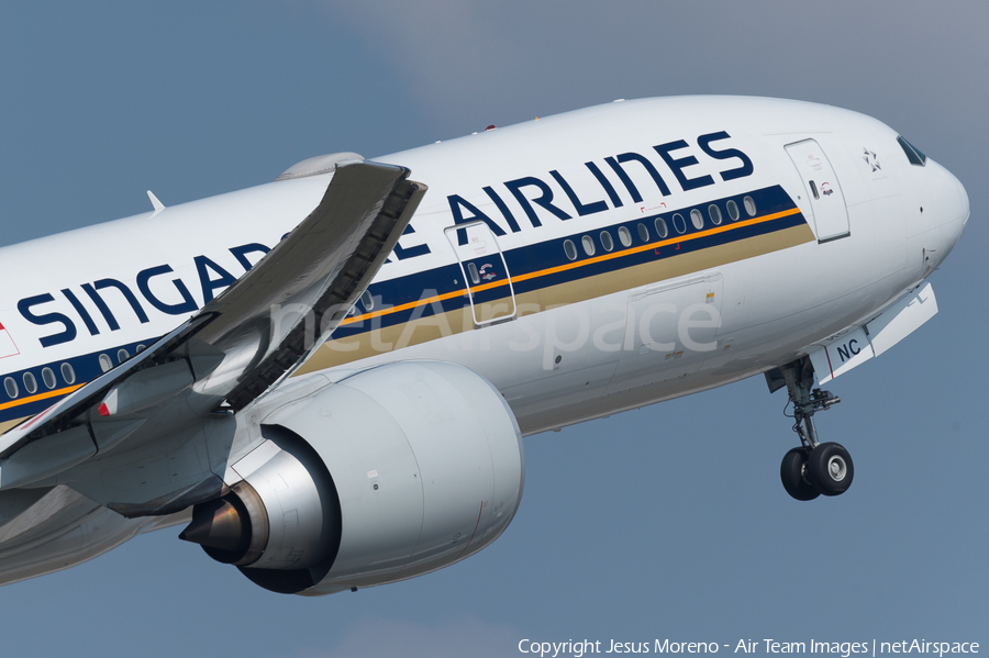 Singapore Airlines Boeing 777-312(ER) (9V-SNC) | Photo 170951