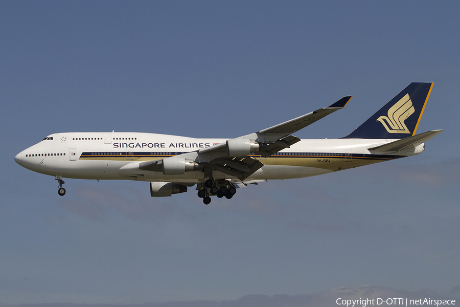 Singapore Airlines Boeing 747-412 (9V-SPJ) | Photo 290402