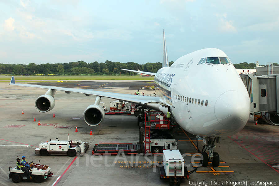 Singapore Airlines Boeing 747-412 (9V-SPQ) | Photo 385566