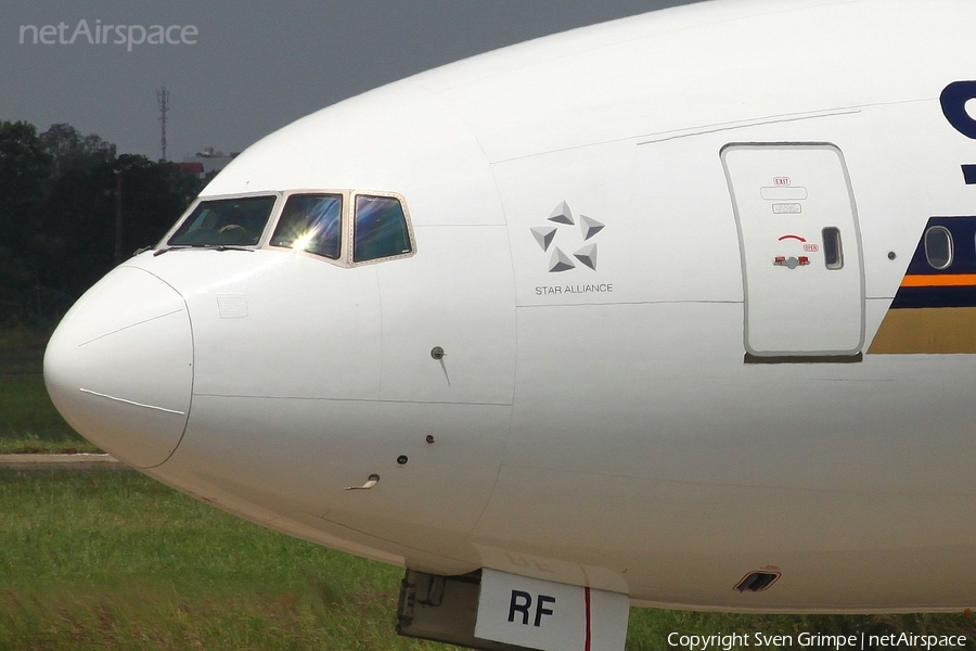 Singapore Airlines Boeing 777-212(ER) (9V-SRF) | Photo 21017