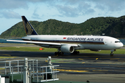 Singapore Airlines Boeing 777-212(ER) (9V-SRQ) at  Wellington - International, New Zealand