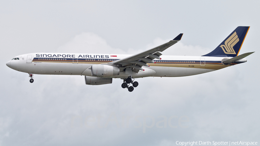 Singapore Airlines Airbus A330-343 (9V-SSE) | Photo 313202