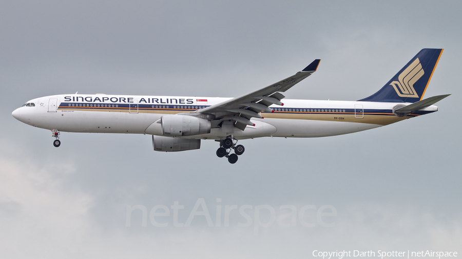 Singapore Airlines Airbus A330-343 (9V-SSH) | Photo 313203