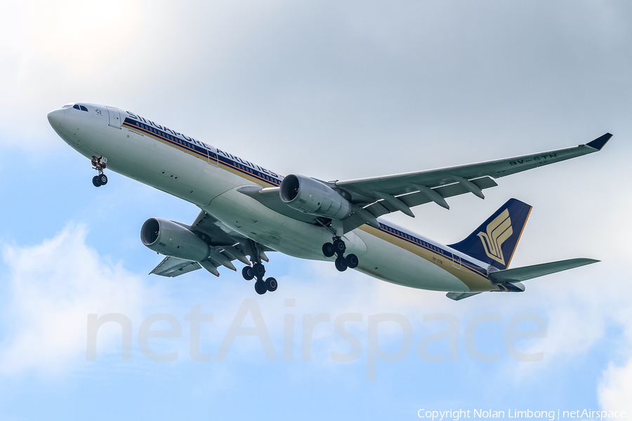 Singapore Airlines Airbus A330-343 (9V-STN) | Photo 369734