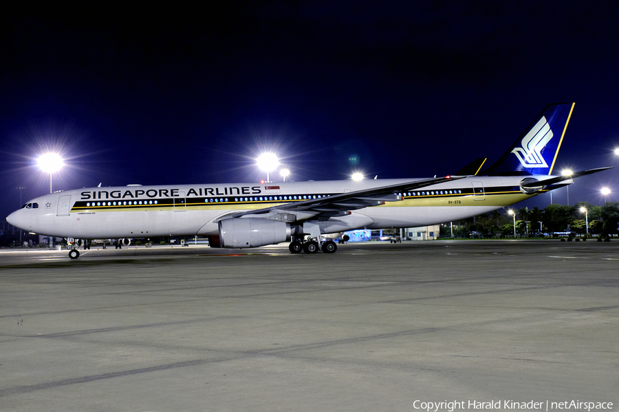 Singapore Airlines Airbus A330-343 (9V-STQ) | Photo 307323