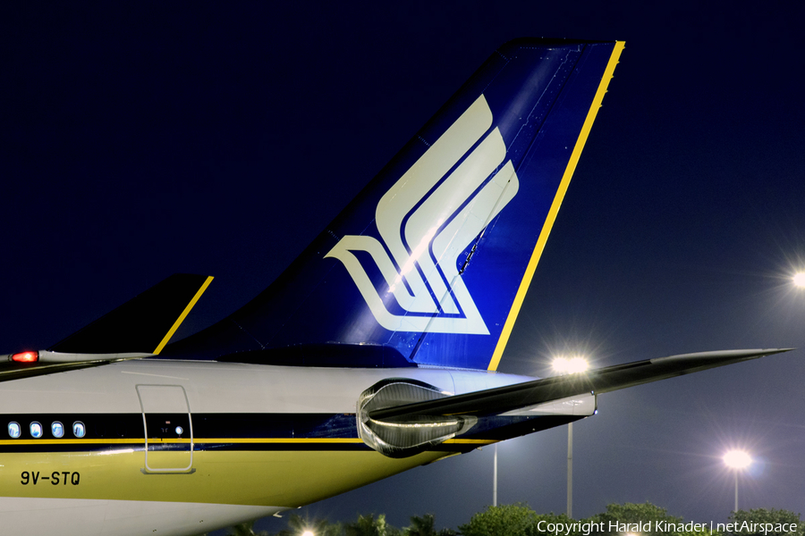 Singapore Airlines Airbus A330-343 (9V-STQ) | Photo 307324