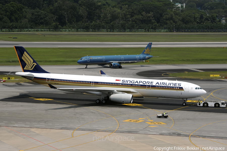 Singapore Airlines Airbus A330-343X (9V-STT) | Photo 22304