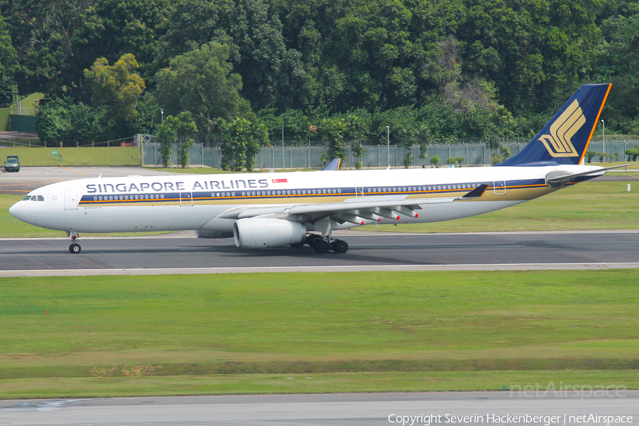 Singapore Airlines Airbus A330-343 (9V-STU) | Photo 216229